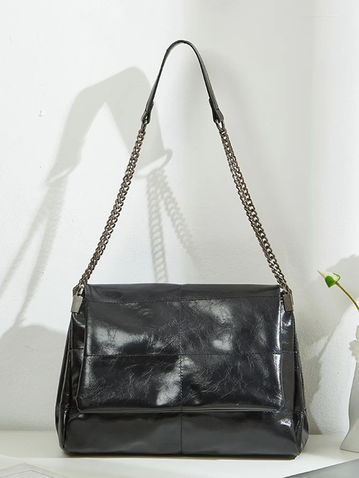 Large Capacity Commuting Bag 2024 New Spring/Summer Women's Chain Tote Bag, High-End and Fashionable Single Shoulder Underarm Ba