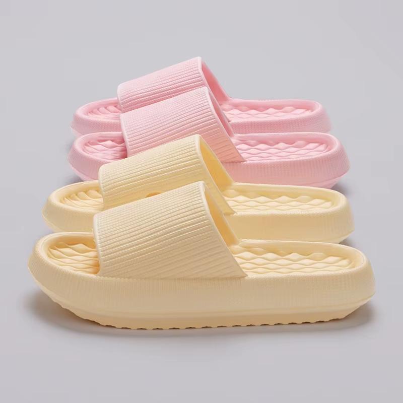 Thick Bottom Cloud Slippers Women Summer 2024 Lightweight Soft Sole Platform Sandals Woman Casual Non-slip Beach Shoes Slides